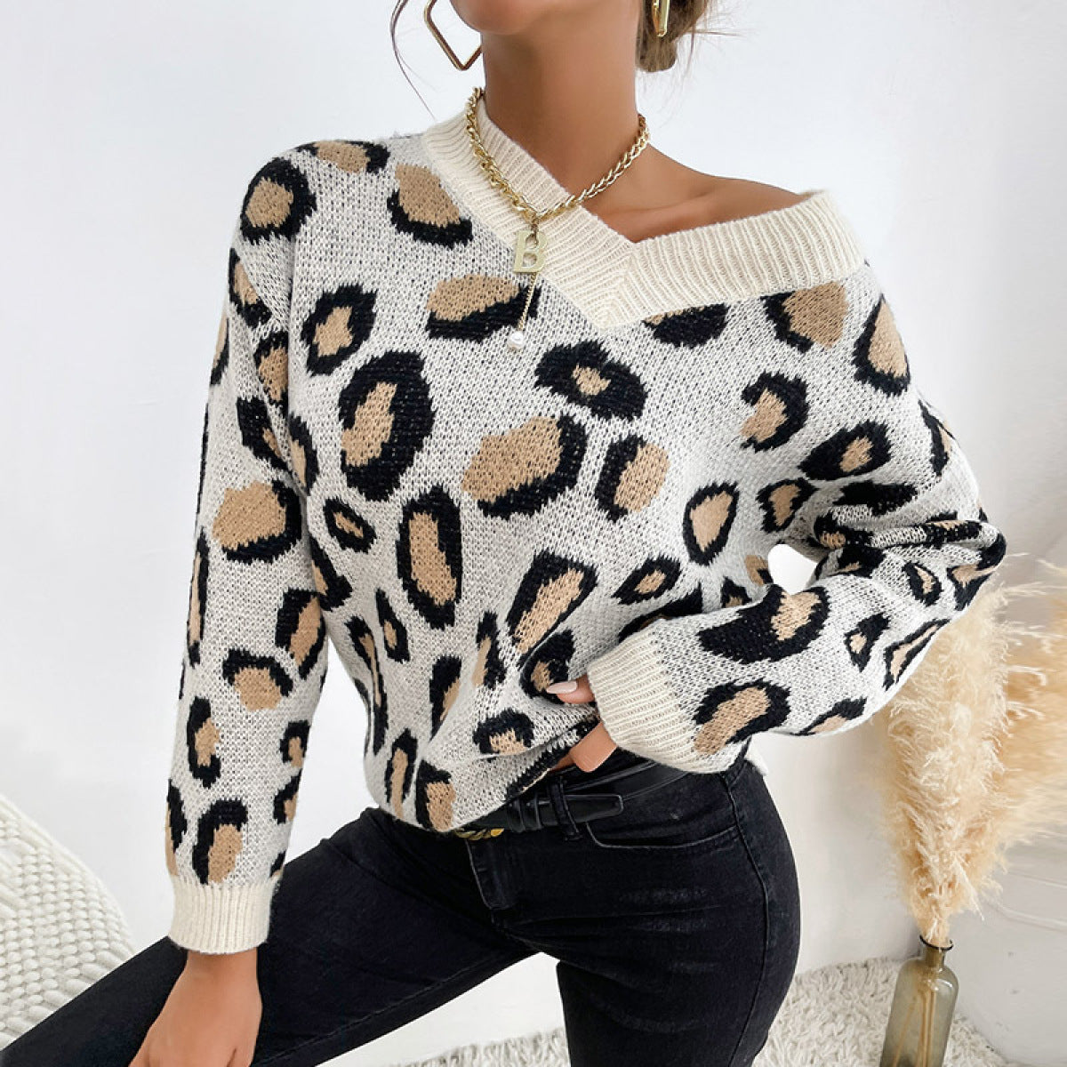V-Neck Long Sleeve Leopard Knit Sweater
